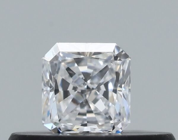 0.19 carat, Colour - E, Clarity - VVS1, Shape - Radiant,  BDM