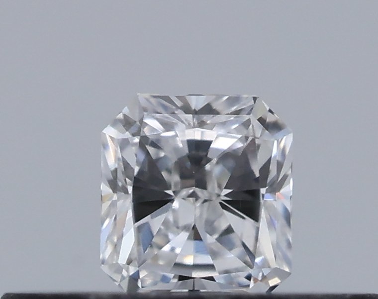 0.15 carat, Colour – E, Clarity – VVS2, Shape – Radiant,  BDM