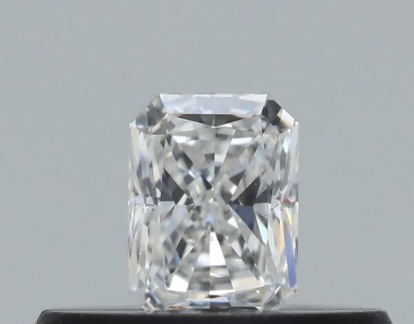 0.19 carat, Colour - F, Clarity - VVS2, Shape - Radiant,  BDM
