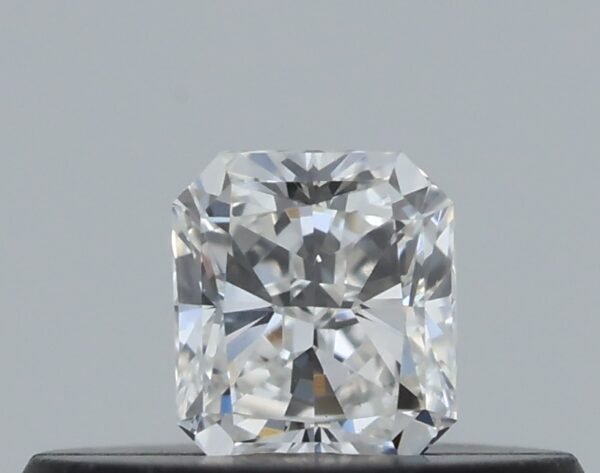 0.18 carat, Colour - G, Clarity - VVS2, Shape - Radiant,  BDM