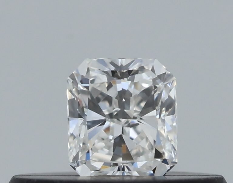0.18 carat, Colour – G, Clarity – VVS2, Shape – Radiant,  BDM