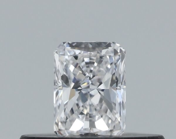 0.21 carat, Colour - E, Clarity - VVS1, Shape - Radiant,  BDM