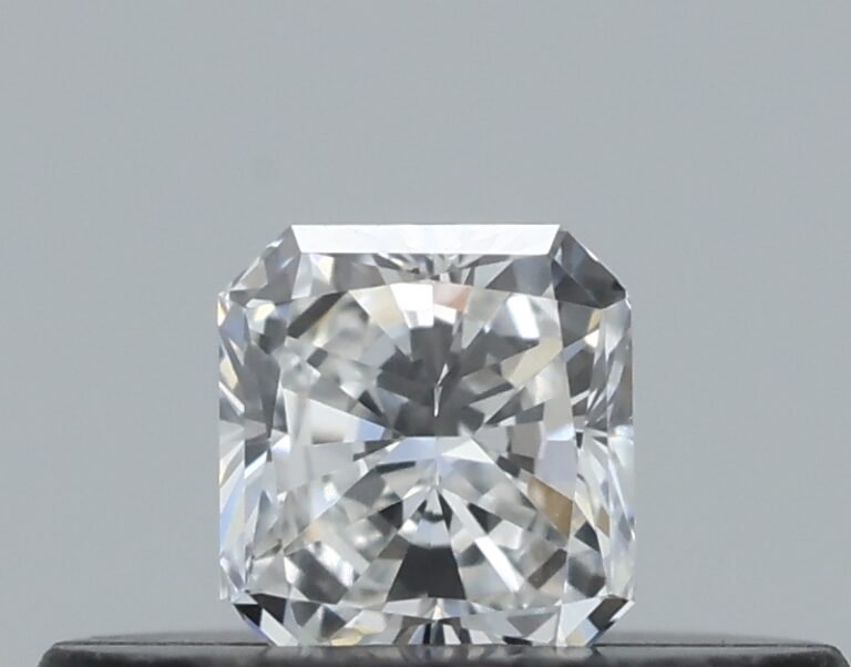 0.17 carat, Colour – F, Clarity – VVS1, Shape – Radiant,  BDM