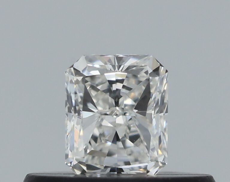 0.24 carat, Colour – G, Clarity – VVS2, Shape – Radiant,  BDM