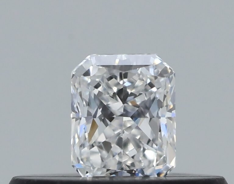0.18 carat, Colour – F, Clarity – VVS1, Shape – Radiant,  BDM