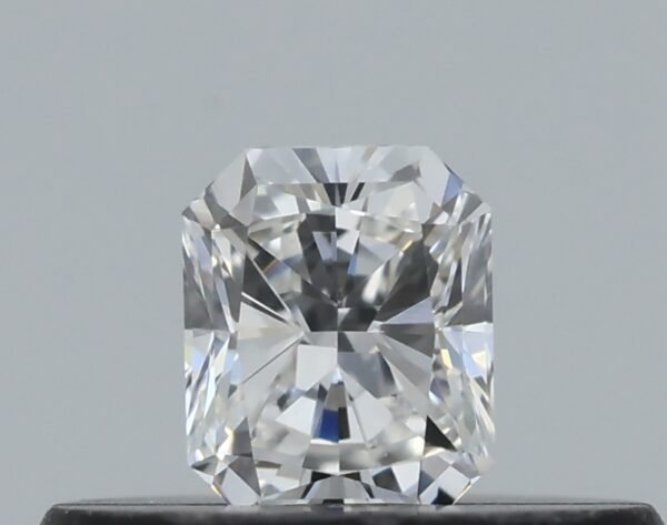 0.18 carat, Colour - F, Clarity - VVS1, Shape - Radiant,  BDM