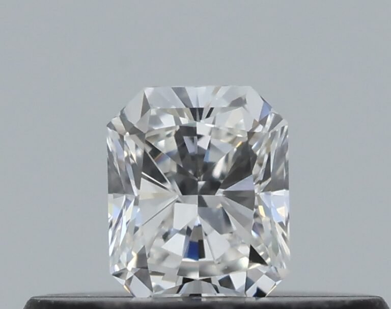 0.18 carat, Colour – F, Clarity – VVS1, Shape – Radiant,  BDM