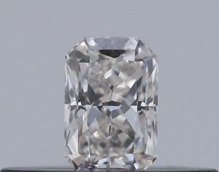 0.15 carat, Colour – I, Clarity – VVS1, Shape – Radiant,  BDM