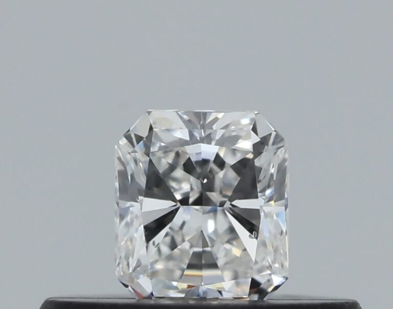 0.22 carat, Colour – F, Clarity – VS2, Shape – Radiant,  BDM