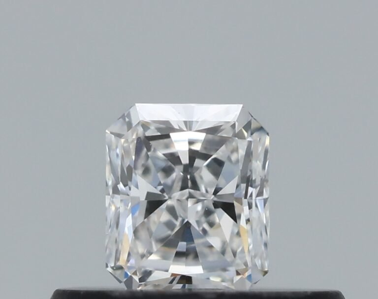 0.25 carat, Colour – F, Clarity – VS2, Shape – Radiant,  BDM