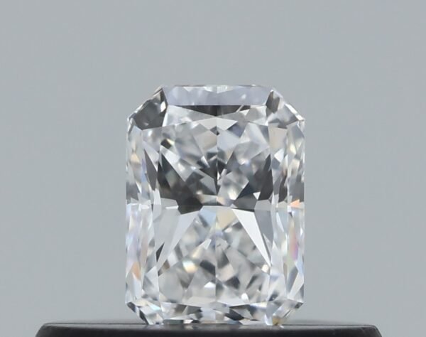0.28 carat, Colour - F, Clarity - VVS2, Shape - Radiant,  BDM