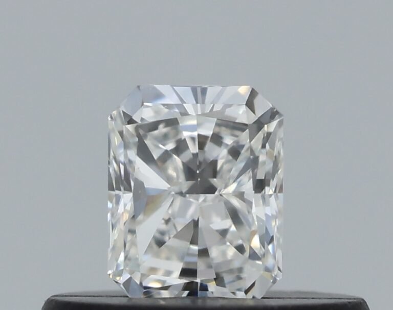 0.25 carat, Colour – G, Clarity – VVS1, Shape – Radiant,  BDM